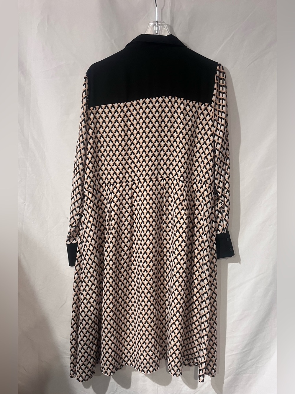 Who What Wear Black and Cream Geometric Long-Sleeve Shirt Dress - Picture 5 of 5